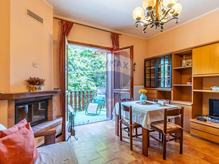 Appartamento trilocale in vendita in via San Carlo, Maggio, Cremeno