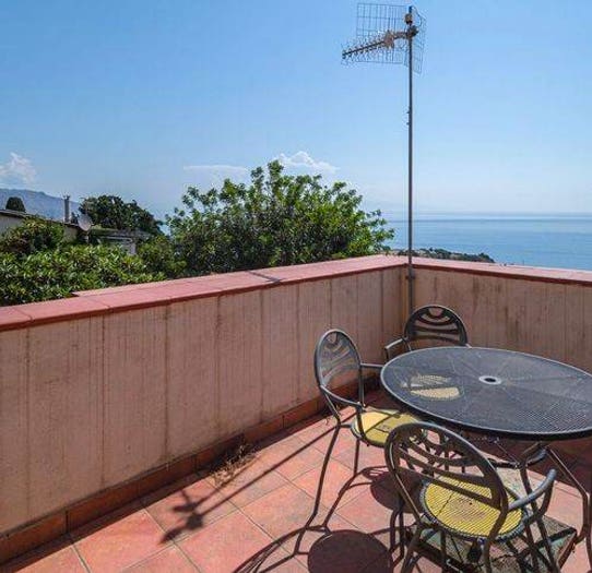 Appartamento quadrilocale in vendita in Via Guglielmo Marconi, Centro, Taormina