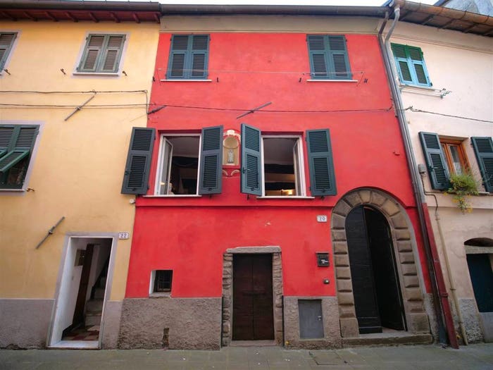 Appartamento quadrilocale in vendita in Via Borgo San Bernardo, Centro, Brugnato