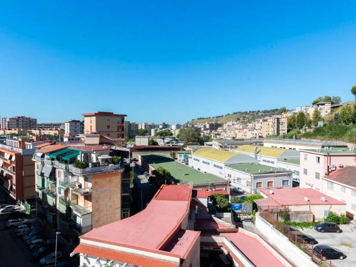 Appartamento quadrilocale in vendita in Via Pietro Metastasio, Fuorigrotta, Napoli
