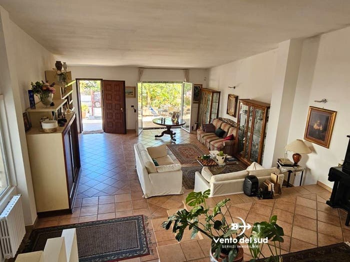 Casa con 6 locali in vendita in Via Giovan Leonardo Marugi, Via Merine, Lecce