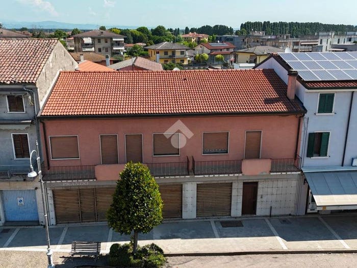 Appartamento con 6 locali in vendita in Via Roma, Centro, Isola Rizza