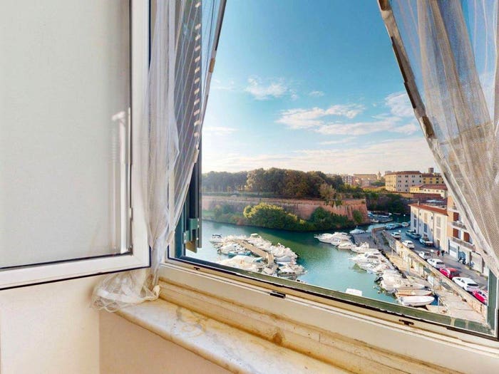Appartamento quadrilocale in vendita in Piazza dei Legnami, Quartiere Venezia, Livorno