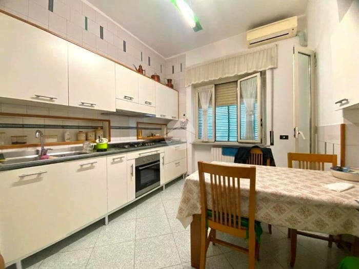 Appartamento quadrilocale in vendita in Via Marche, Secondigliano, Napoli