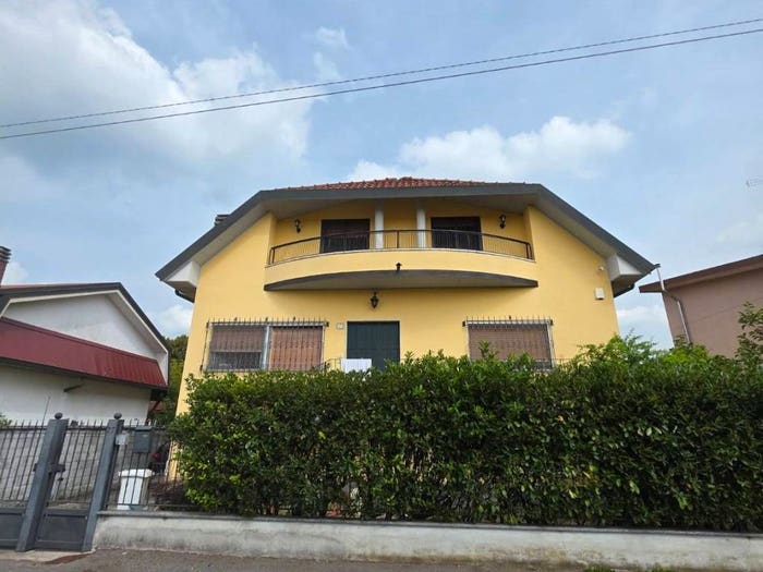 Casa con 6 locali in vendita in Via Alfredo Oriani, Mombretto, Mediglia