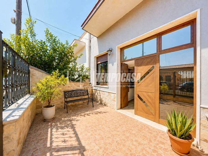 Casa quadrilocale in vendita in Via Donno Ferdinando, Rudiae Casermette, Lecce