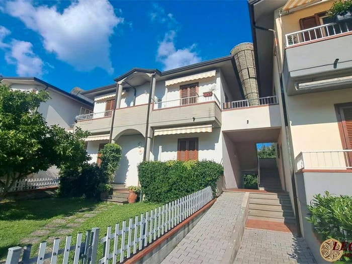 Appartamento con 5 locali in vendita in Via delle Querce, Villafranca in Lunigiana