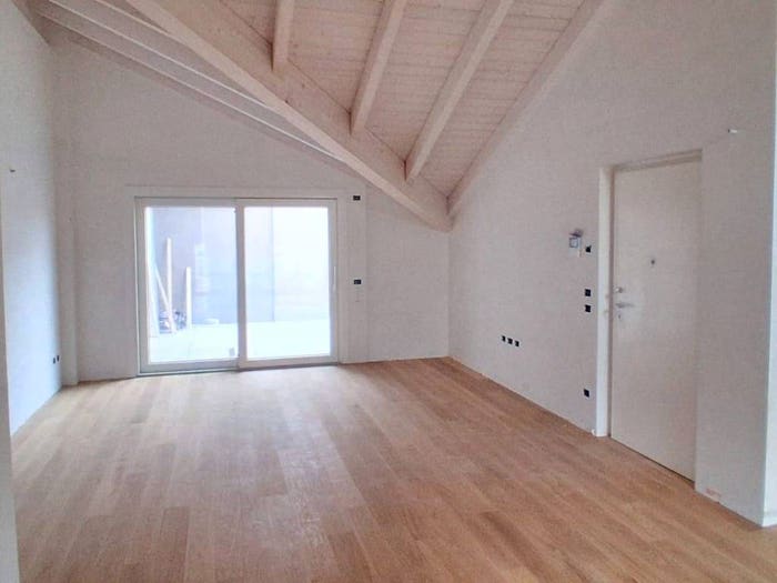 Casa quadrilocale in vendita in Via Cerri, Centro, Merate