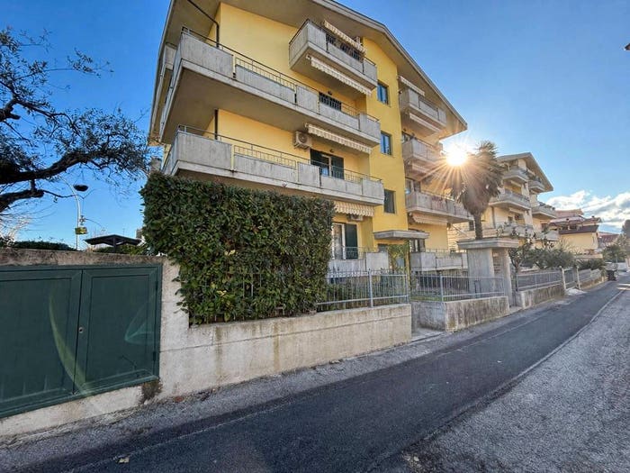 Appartamento trilocale in vendita in Via Turati, Castelnuovo Vomano, Castellalto