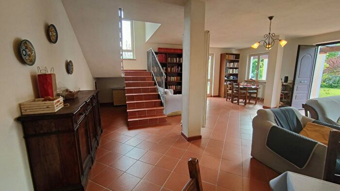 Casa con 5 locali in vendita in Seravezza