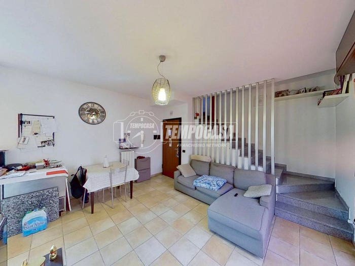 Appartamento trilocale in vendita in Via Giosuè Carducci, Cabiate