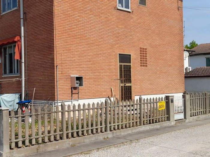 Appartamento quadrilocale in vendita in Via Giugno, Centro, Copparo
