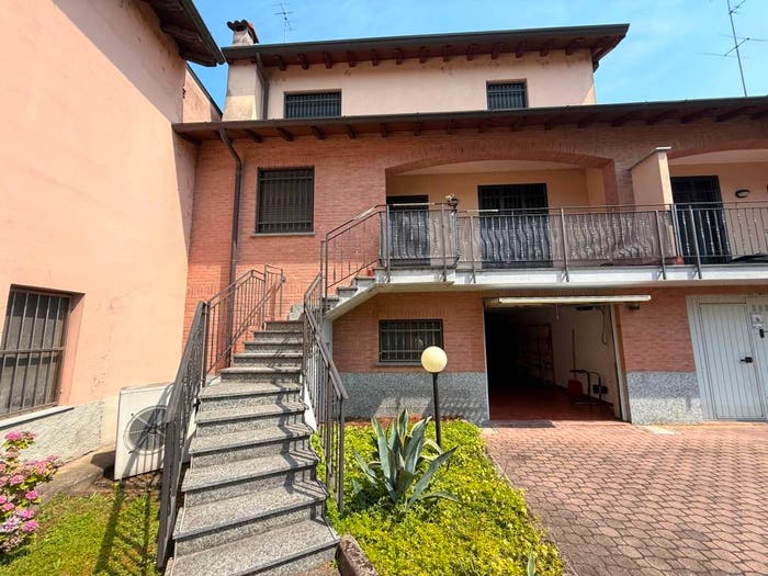 Appartamento con 5 locali in vendita in Via Ambrogio Carminati, Centro, Lacchiarella