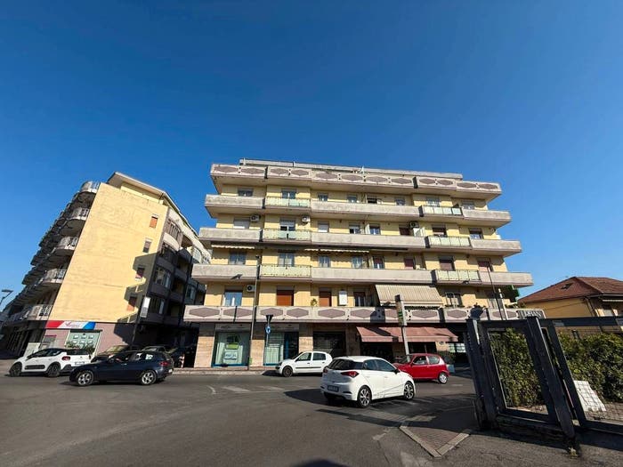 Appartamento quadrilocale in vendita in Piazza Luigi Pierangeli, Ospedale, Pescara
