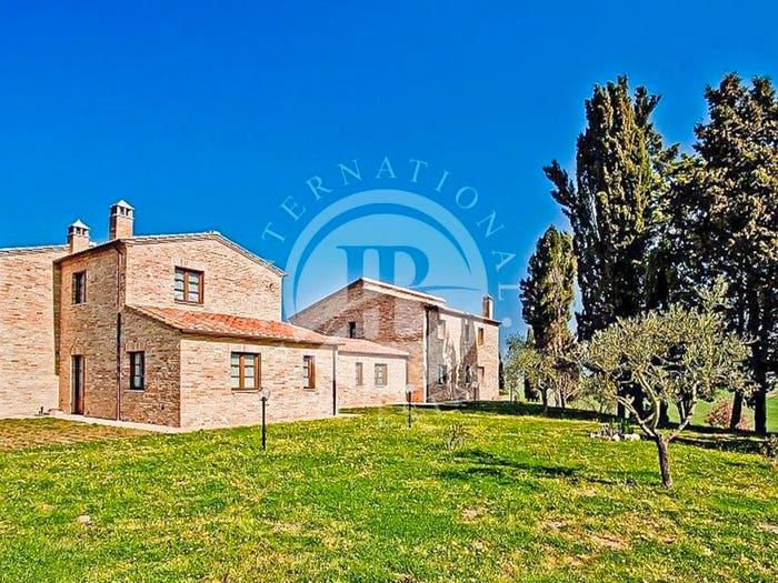 Casa con 6 locali in vendita in Asciano