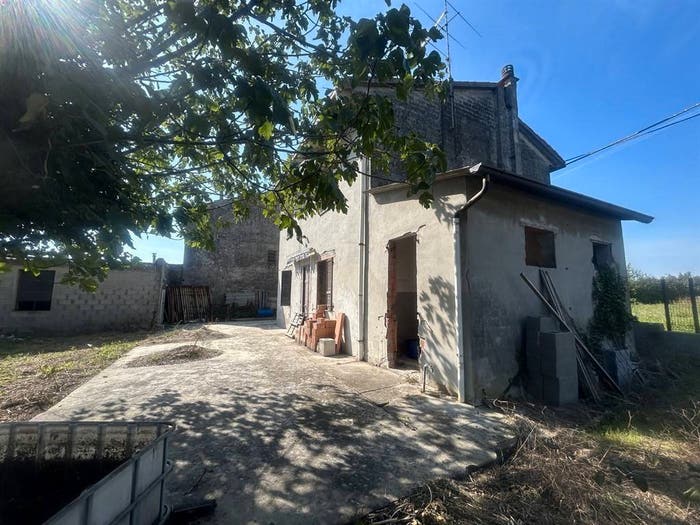 Casa con 6 locali in vendita in VIA CO DE VANNI, Rivarolo Del Re, Rivarolo del Re ed Uniti