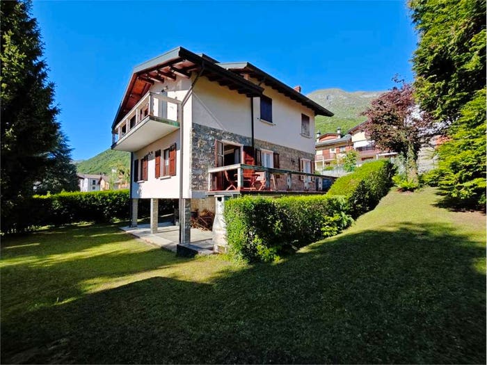Casa con 6 locali in vendita in Via roma, Centro, Barzio