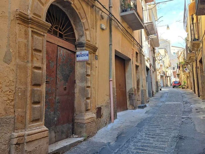 Appartamento trilocale in vendita in Via Ex Matrice No Number, Centro, Caltagirone