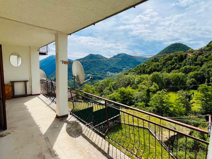 Appartamento trilocale in vendita in Via Restaù, Veglio, Cerano d'Intelvi