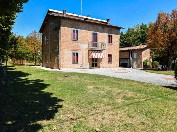Casa con 6 locali in vendita in Via Mezzo Ponente, Crevalcore