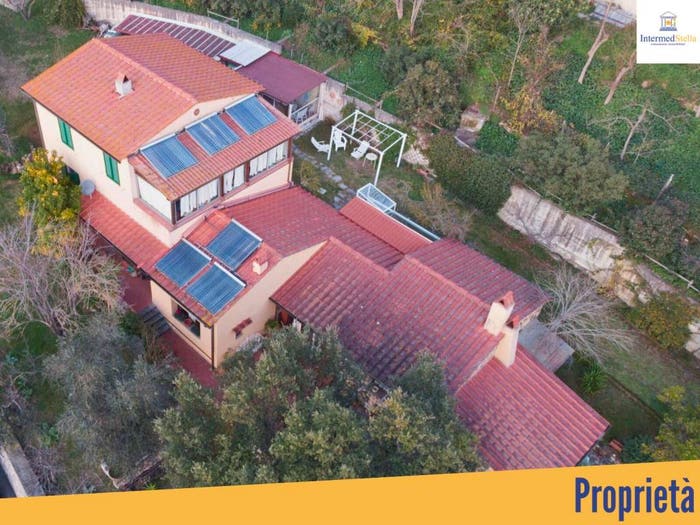 Casa con 6 locali in vendita in Via Otranto, Sasso D'Ombrone, Cinigiano