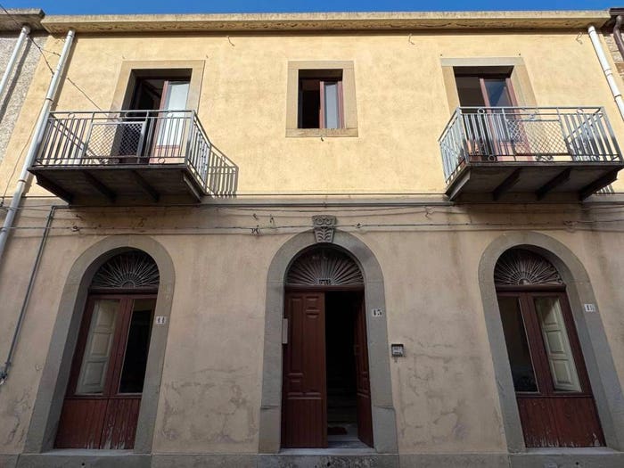 Casa con 6 locali in vendita in Via Piave, Castell'Umberto