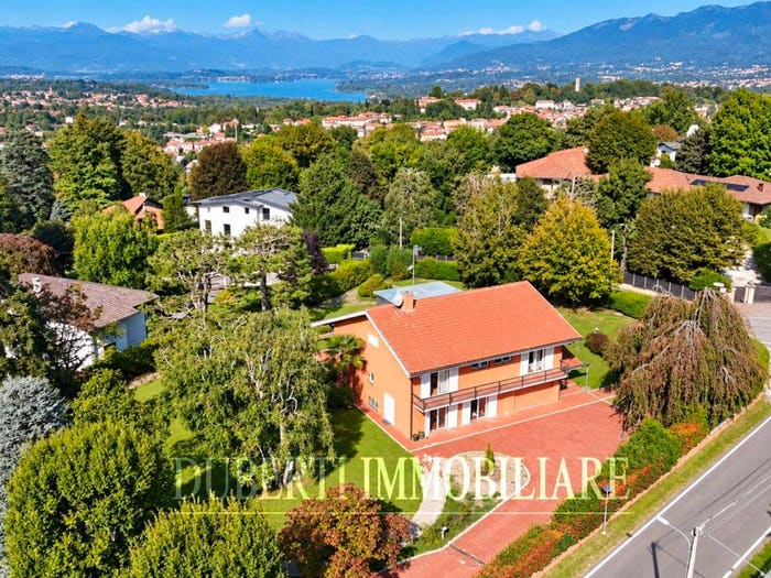 Casa con 6 locali in vendita in Via Isorni, Morazzone