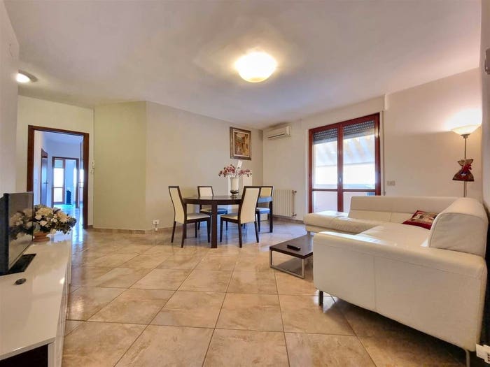 Appartamento con 6 locali in vendita in Massarosa Paese, Massarosa