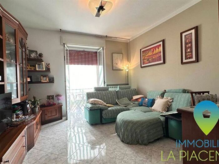 Appartamento trilocale in vendita in Via Filippo Grandi, Dante Cheope, Piacenza