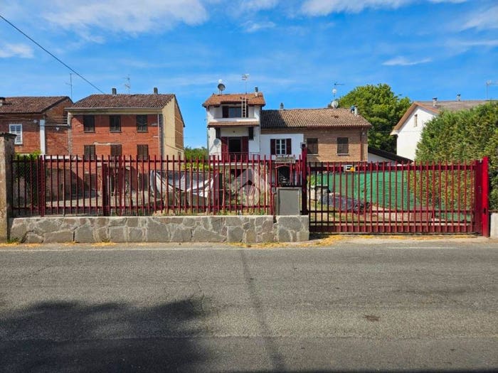 Casa con 6 locali in vendita in VIA BORGO GIARDINO, Castelnuovo Belbo