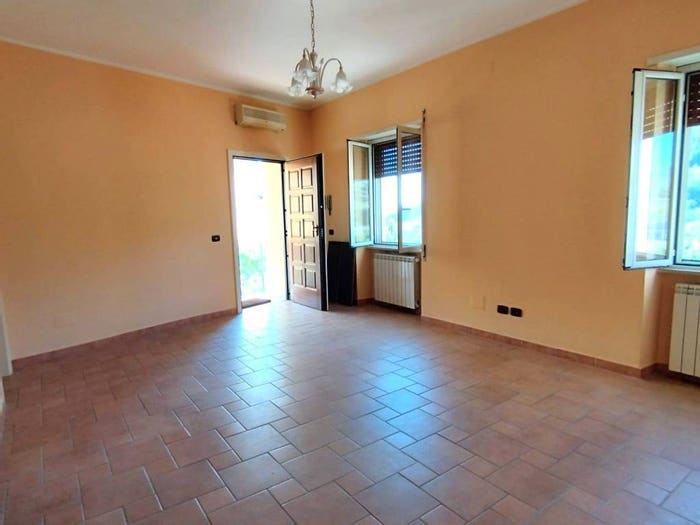 Appartamento trilocale in vendita in Via Carlo Filosa, Maranola Trivio, Formia