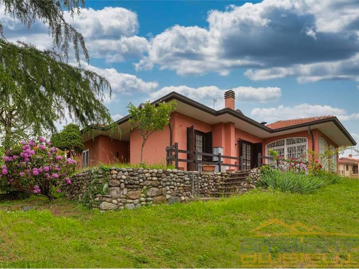 Casa quadrilocale in vendita in via Monza, Quattro Strade, Montevecchia