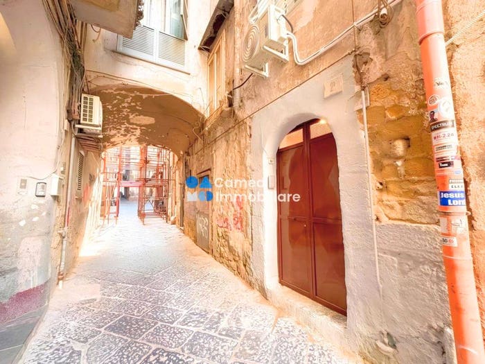 Appartamento bilocale in vendita in Vico Croce a Sant'Agostino, Tribunali, Napoli