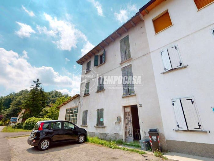 Casa con 6 locali in vendita in Via Giuseppe Di Vittorio, Castelnuovo Ne' Monti, Castelnovo Ne' Monti
