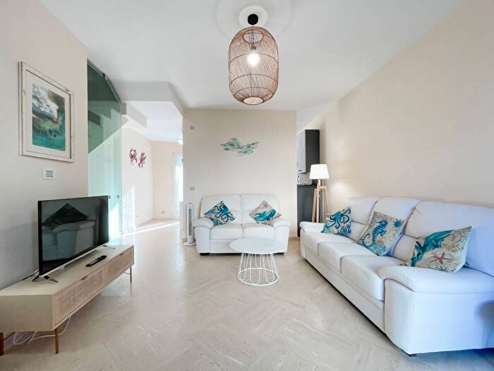 Casa con 5 locali in vendita in Via Novara, Città Giardino, Viareggio