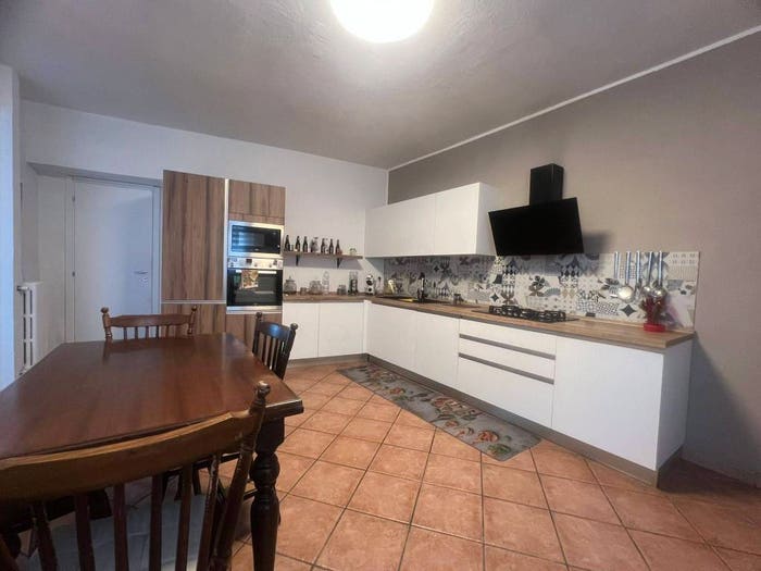 Casa con 6 locali in vendita in Via Elvo, Centro, Salussola