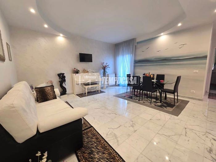 Appartamento trilocale in vendita in Via Magliano, Marina di Massa Centro, Massa