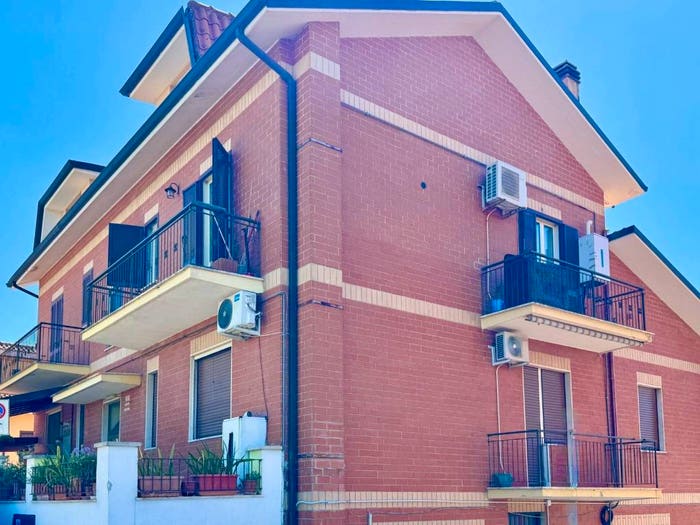 Appartamento quadrilocale in vendita in Via Garigliano, Borgo Novo, Monterotondo