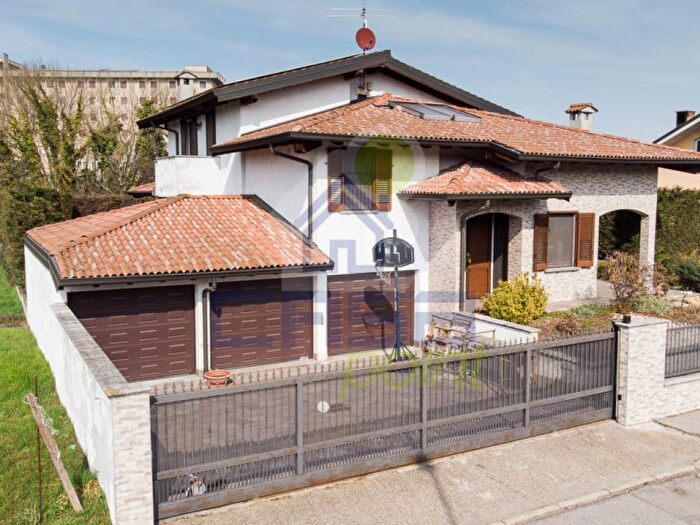 Casa quadrilocale in vendita in via dei Platani, Centro, Sant'Angelo Lodigiano