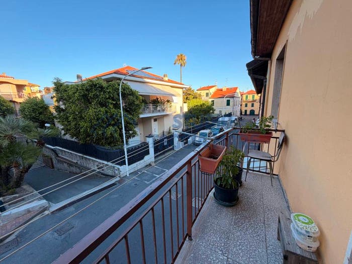 Appartamento trilocale in vendita in via Giuseppe Mazzini, Riva Ligure