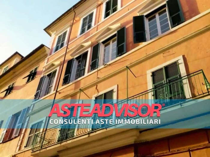 Appartamento con 6 locali in vendita in Quartiere Porto Maurizio Via Felice Cascione, Porto Maurizio, Imperia