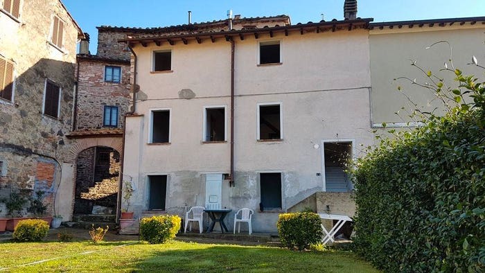Casa con 6 locali in vendita in Camaiore Paese, Camaiore