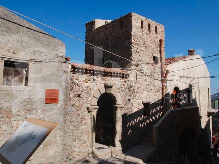 Casa con 6 locali in vendita in Piazza Vecchia snc, Centro, Casalvecchio Siculo