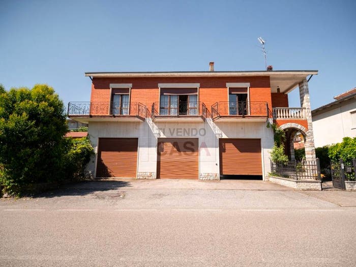 Casa con 6 locali in vendita in Via San Pietro, Centro, Montecchia di Crosara