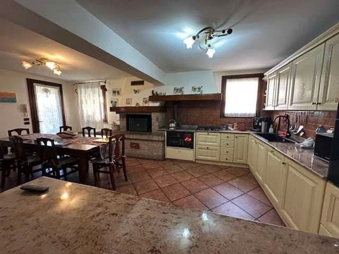 Casa con 6 locali in vendita in Gorgo Della Chiesa, Gorgo al Monticano