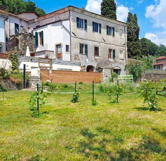Casa con 6 locali in vendita in Via Pieve, Monti, Licciana Nardi