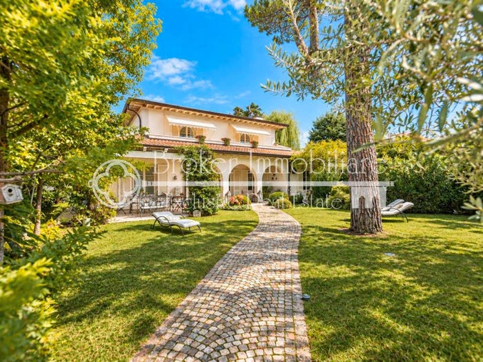 Casa quadrilocale in vendita in Via Lorenzo Giglioli, Caranna, Forte dei Marmi