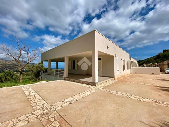 Casa bilocale in vendita in Contrada Costa Larga, Castellammare del Golfo