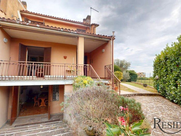 Casa con 5 locali in vendita in Via Raffaello Sanzio, Centro, Ronciglione