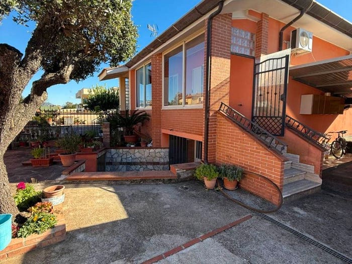 Casa con 5 locali in vendita in Via Francesco Petrarca, Centro, Cisterna di Latina